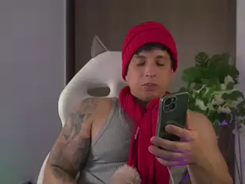 Snapshot of appolo_allen chatting on 12.29.24 appolo allen online show from 12.29.24