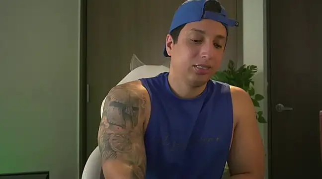 Snapshot of appolo_allen chatting on 01.02.25 appolo allen online show from 01.02.25