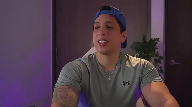 Snapshot of appolo_allen chatting on 01.04.25 appolo allen online show from 01.04.25