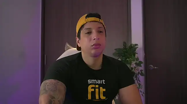 Snapshot of appolo_allen chatting on 01.07.25 appolo allen online show from 01.07.25