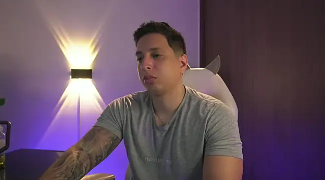 Snapshot of appolo_allen chatting on 01.15.25 appolo allen online show from 01.15.25