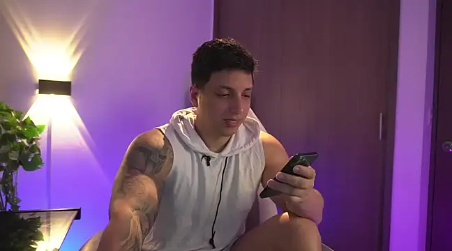 Snapshot of appolo_allen chatting on 01.19.25 appolo allen online show from 01.19.25