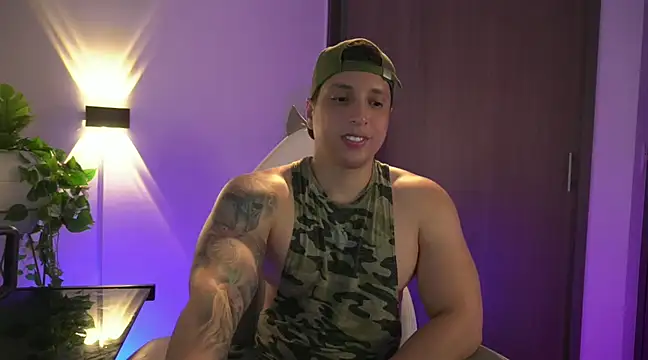 Snapshot of appolo_allen chatting on 01.21.25 appolo allen online show from 01.21.25