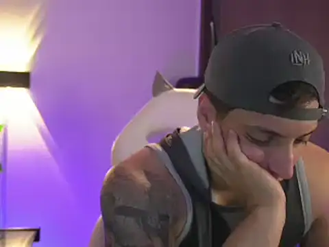 Snapshot of appolo_allen chatting on 01.25.25 appolo allen online show from 01.25.25