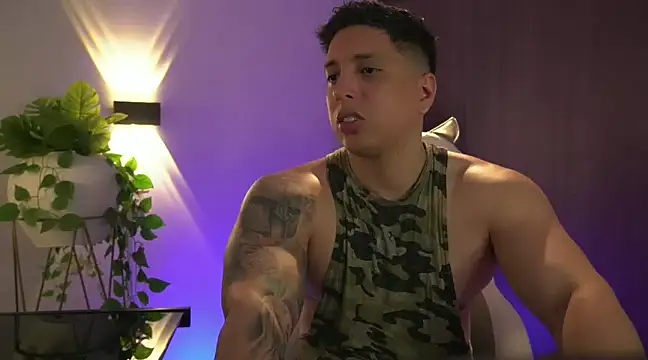 Snapshot of appolo_allen chatting on 02.05.25 appolo allen online show from 02.05.25