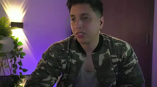 Snapshot of appolo_allen chatting on 02.11.25 appolo allen online show from 02.11.25