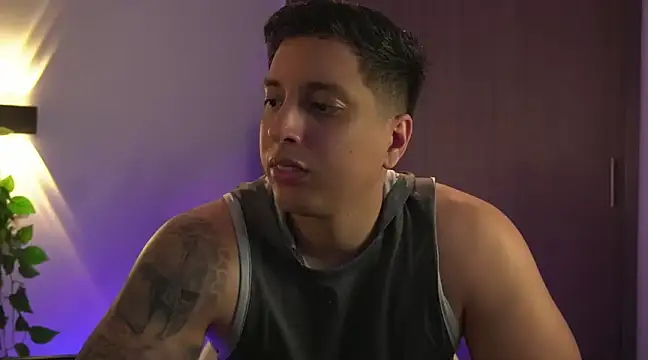 Snapshot of appolo_allen chatting on 02.13.25 appolo allen online show from 02.13.25