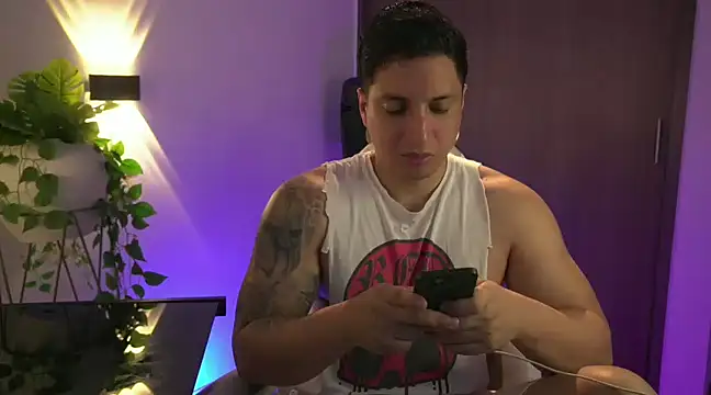 Snapshot of appolo_allen chatting on 02.14.25 appolo allen online show from 02.14.25