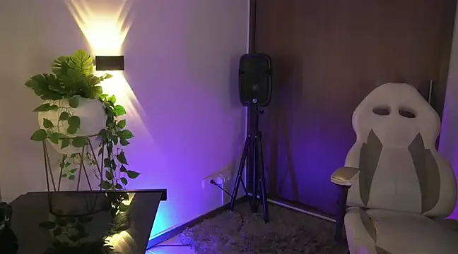 Snapshot of appolo_allen chatting on 02.15.25 appolo allen online show from 02.15.25