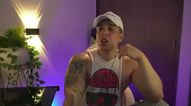 Snapshot of appolo_allen chatting on 02.15.25 appolo allen online show from 02.15.25