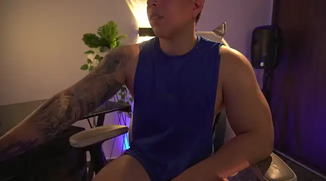 Snapshot of appolo_allen chatting on 03.03.25 appolo allen online show from 03.03.25