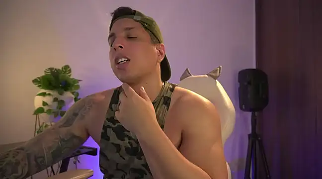 Snapshot of appolo_allen chatting on 03.07.25 appolo allen online show from 03.07.25