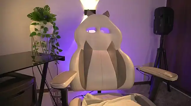 Snapshot of appolo_allen chatting on 03.07.25 appolo allen online show from 03.07.25