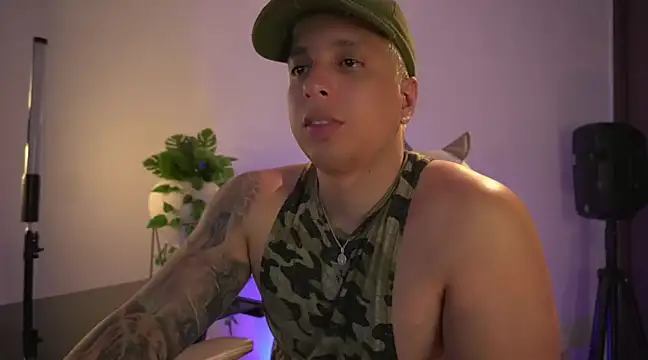 Snapshot of appolo_allen chatting on 03.11.25 appolo allen online show from 03.11.25