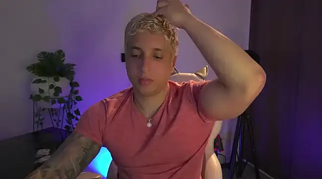 Snapshot of appolo_allen chatting on 03.17.25 appolo allen online show from 03.17.25