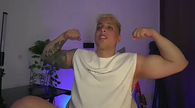 Snapshot of appolo_allen chatting on 03.19.25 appolo allen online show from 03.19.25