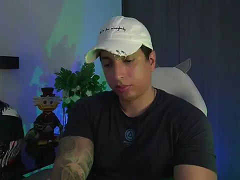 Snapshot of appolo_allen chatting on 09.13.25 appolo allen online show from 09.13.25