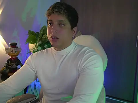 Snapshot of appolo_allen chatting on 09.15.25 appolo allen online show from 09.15.25