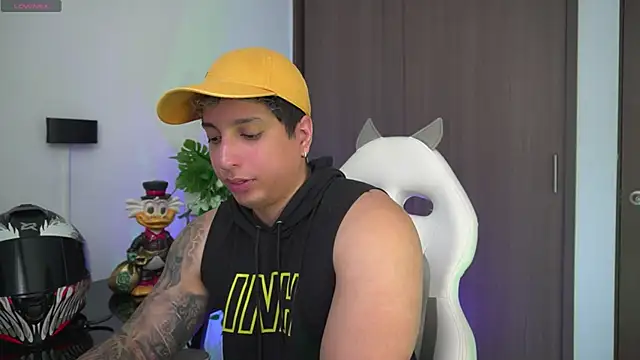 Snapshot of appolo_allen chatting on 09.16.25 appolo allen online show from 09.16.25