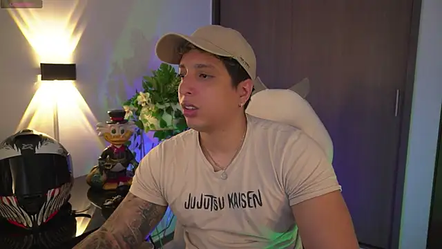 Snapshot of appolo_allen chatting on 09.17.25 appolo allen online show from 09.17.25