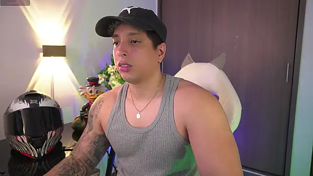 Snapshot of appolo_allen chatting on 09.21.25 appolo allen online show from 09.21.25