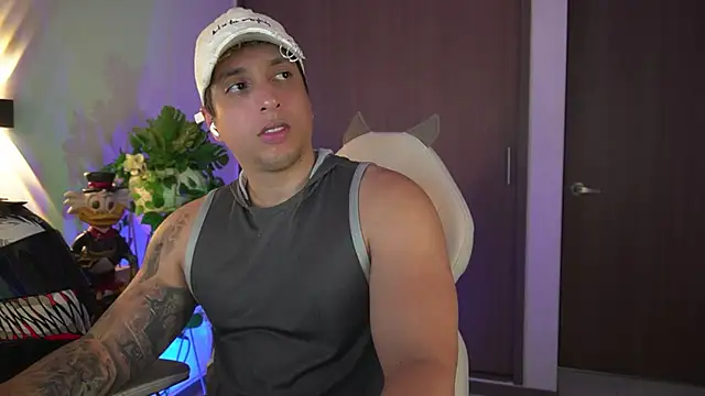 Snapshot of appolo_allen chatting on 09.26.25 appolo allen online show from 09.26.25