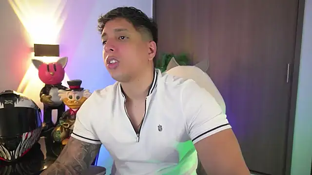 Snapshot of appolo_allen chatting on 10.06.25 appolo allen online show from 10.06.25