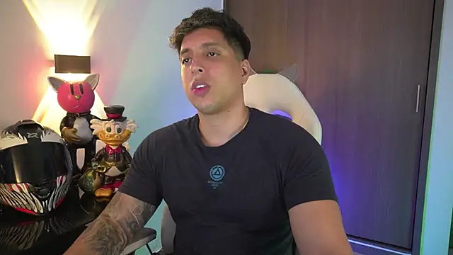 Snapshot of appolo_allen chatting on 10.08.25 appolo allen online show from 10.08.25