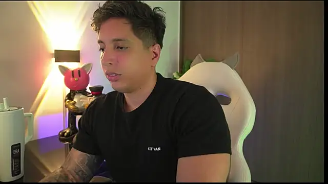 Snapshot of appolo_allen chatting on 10.13.25 appolo allen online show from 10.13.25