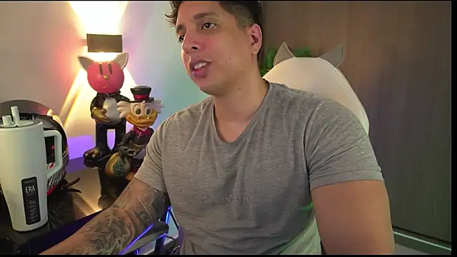 Snapshot of appolo_allen chatting on 10.15.25 appolo allen online show from 10.15.25