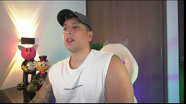 Snapshot of appolo_allen chatting on 10.17.25 appolo allen online show from 10.17.25