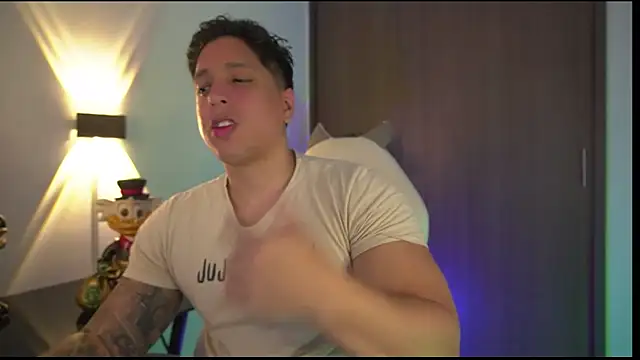 Snapshot of appolo_allen chatting on 10.21.25 appolo allen online show from 10.21.25