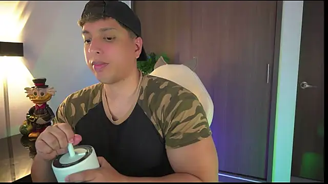 Snapshot of appolo_allen chatting on 10.26.25 appolo allen online show from 10.26.25