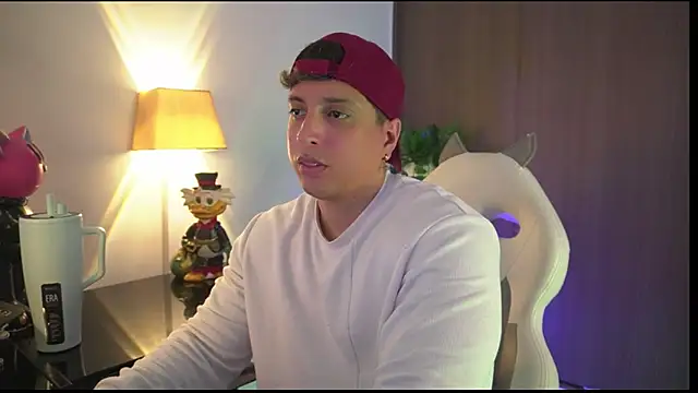 Snapshot of appolo_allen chatting on 11.03.25 appolo allen online show from 11.03.25