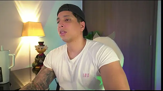 Snapshot of appolo_allen chatting on 11.07.25 appolo allen online show from 11.07.25