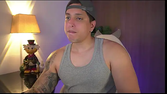 Snapshot of appolo_allen chatting on 11.08.25 appolo allen online show from 11.08.25