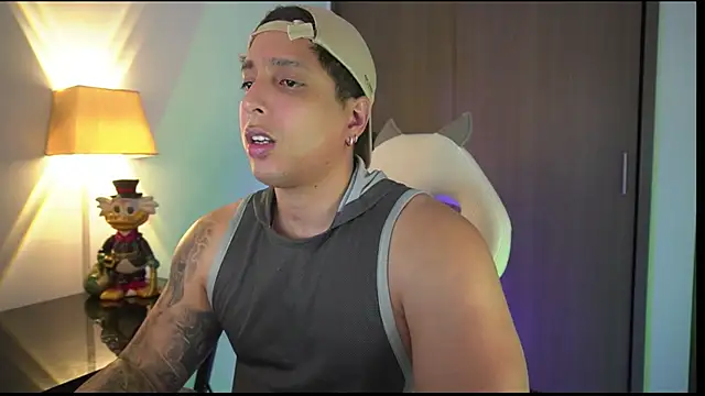 Snapshot of appolo_allen chatting on 11.11.25 appolo allen online show from 11.11.25