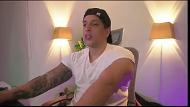 Snapshot of appolo_allen chatting on 12.14.25 appolo allen online show from 12.14.25