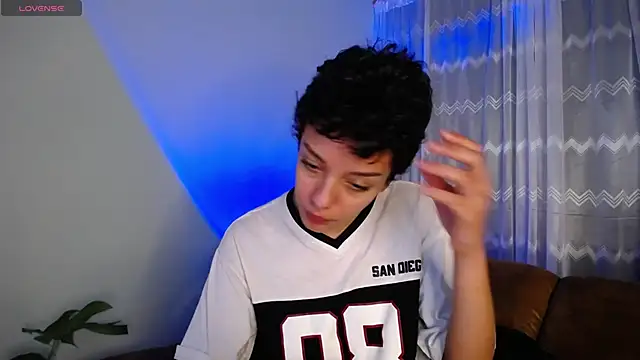 Snapshot of peyton_golden1 chatting on 12.05.24 peyton golden1 online show from 12.05.24