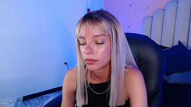 Snapshot of peyton_golden1 chatting on 09.29.25 peyton golden1 online show from 09.29.25