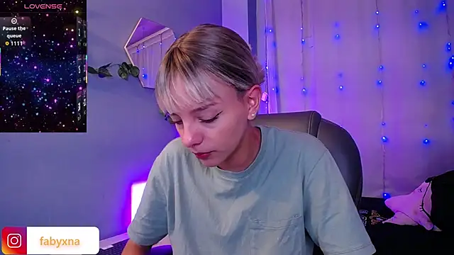 Snapshot of peyton_golden1 chatting on 10.31.25 peyton golden1 online show from 10.31.25