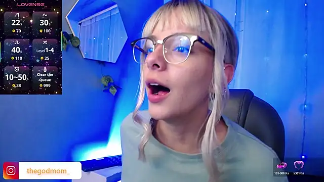 Snapshot of peyton_golden1 chatting on 11.08.25 peyton golden1 online show from 11.08.25