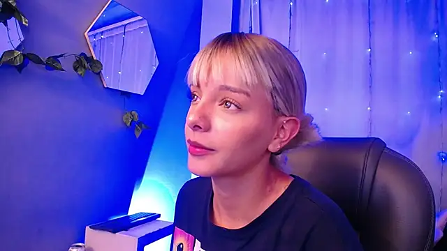 Snapshot of peyton_golden1 chatting on 11.11.25 peyton golden1 online show from 11.11.25