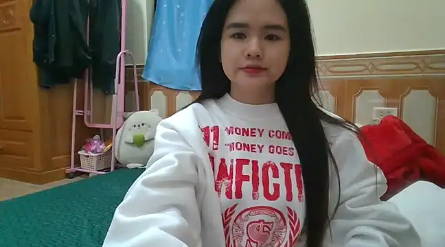 Snapshot of Yin-girl chatting on 12.27.24 Yin-girl online show from 12.27.24