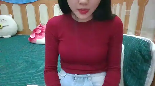 Snapshot of Yin-girl chatting on 12.28.24 Yin-girl online show from 12.28.24