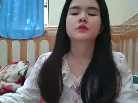 Snapshot of Yin-girl chatting on 01.05.25 Yin-girl online show from 01.05.25