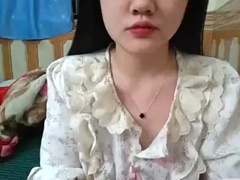 Snapshot of Yin-girl chatting on 02.16.25 Yin-girl online show from 02.16.25