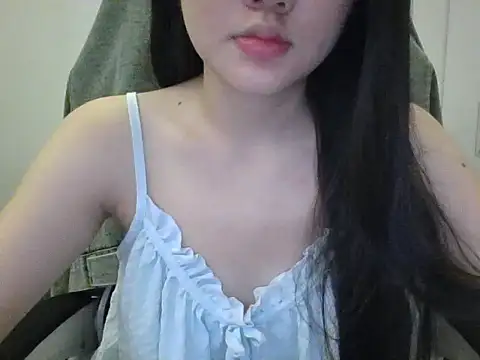 Snapshot of Yin-girl chatting on 09.27.25 Yin-girl online show from 09.27.25