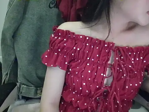 Snapshot of Yin-girl chatting on 10.05.25 Yin-girl online show from 10.05.25