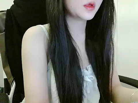 Snapshot of Yin-girl chatting on 10.21.25 Yin-girl online show from 10.21.25